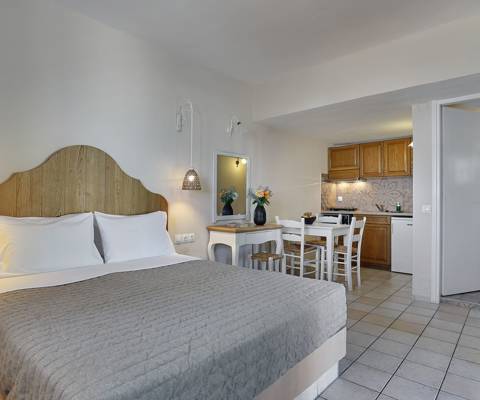 Marni Hotel Superior Studio with double bed, dining area, kitchenette, and bathroom
