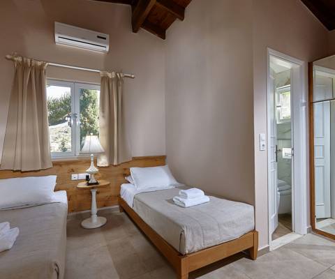 Marni Hotel Superior Family Suite Private Pool bedroom with two single beds, window with view and mirror wardrobes